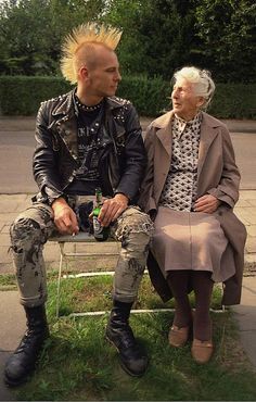 "Lady with Punk Grandson II" | Photographer: Christiane, Germany, 2007 Stile Punk Rock, Bystander Effect, Punk Boy, 80s Punk, Punk Culture, Arte Punk, Punk Aesthetic, Photographie Portrait Inspiration, Open Letter