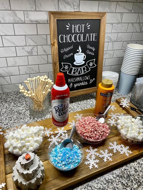 Simple Beautiful Christmas Decor, Frozen Themed Hot Chocolate Bar, Winter Wonderland Finger Foods, Winter Brunch Theme Ideas, Winter Finger Food Ideas, Hot Coco Baby Shower Bar, Hot Chocolate Bar Gender Reveal, Gingerbread Girl Baby Shower Theme, Gender Reveal Theme Winter