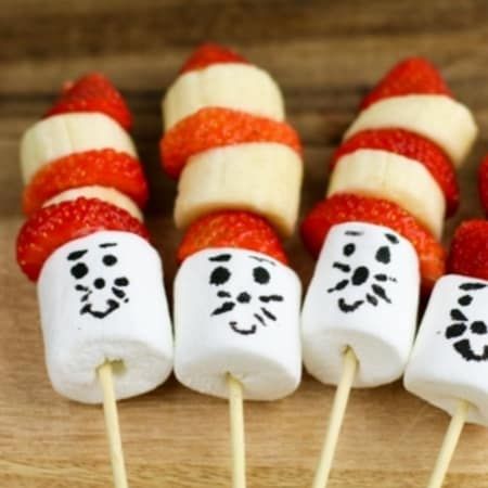 Dr Seuss Birthday Party Ideas Food, School Deserts, Doctor Suess, Sibling Things, Dr Seuss Snacks, Fruit Kabobs Kids, Classroom Cooking, Fruit Kabob, Doctor Suess Birthday