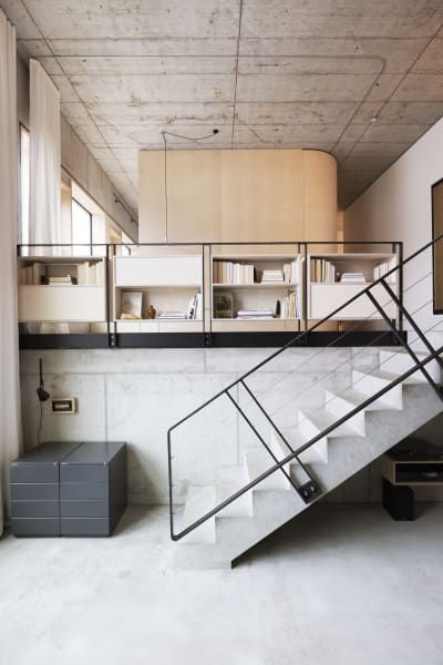 BOLLES+WILSON, Aya Schamoni · STUDIOS FROBENSTRASSE 1 · Divisare Bolles Wilson, Wall Fires, Staircase Handrail, Escalier Design, Paris Home, Lan Can, Black And White Tiles, Railing Design, Staircase Design