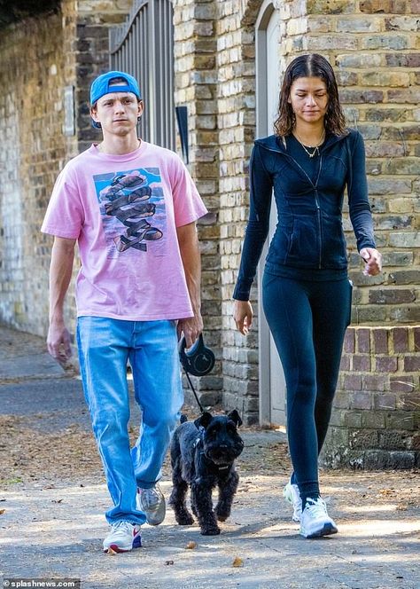 Zendaya Icons, Zendaya Tom Holland, Parasocial Relationship, Zendaya Street Style, Zendaya Challengers, Zendaya And Tom Holland, Mode Zendaya, Zendaya Outfits, Tom Holland Zendaya