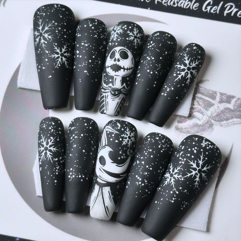 Press On, Jack! Bringing a blizzard of holiday cheer with these Nightmare Before Christmas nails - Jack and Zero making every day a Tim Burton dream! 💀❄️ What’s This?! On Après Long Coffin 💅🏻 ⁣ .⁣ .⁣ .⁣ .⁣ .⁣ #timburton #timburtonfan #christmasnails #snowflakenails #nightmarechristmas #nightmarebeforexmas #hauntedchristmas #winternails #spookychristmas #scarylittlechristmas #holidaygoth #nightmarebeforechristmasart #christmasnails🎄 #holidaynails #christmasnailsart #jackskellingtonchristmas #... Jack Nightmare Before Christmas Nails, Jack Christmas Nails, Witchy Christmas Nails, Christmas Goth Nails, Goth Christmas Nails, Gothic Christmas Nails, Winter Nails Snowflake, Skeleton Nails, White Winter Nails