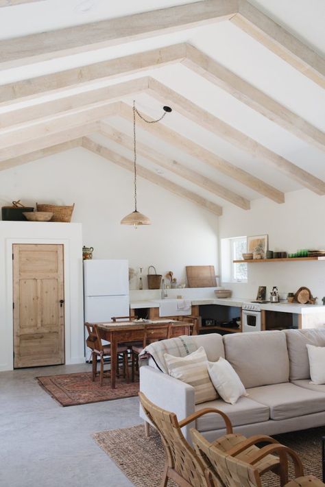 Zimmer Design, Open Photography, Monochromatic Room, Dressing Design, Stylish Bedroom Design, Loft Kitchen, Camille Styles, Kitchen Ceiling, Dressing Room Design