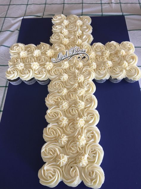 First communion, Confirmation Cupcake Cross Cake #MamaDeschampsCupcakes Cross Cupcakes, Cupcake Cross, Baptism Party Boy, Baptism Cake Boy, Baptism Cupcakes, Cake Paris, Cross Cake, Holy Communion Cakes, Confirmation Party