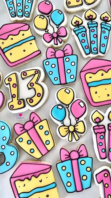 Trendy Cookies Decorated, Birthday Cake Decorated Cookies, Birthday Icing Cookies, Cupcake Decorated Cookies, Mini Sugar Cookies Decorated, Birthday Party Cookies Decorated, Decorated Sugar Cookies Ideas Birthday, Birthday Cake Cookies Royal Icing, Cartoon Cookies Decorated