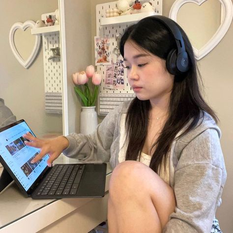 daisy choi Beige Baby Aesthetic, Daiz Choi, Grade Vision Board, Daisy Choi, Headphones Aesthetic, Baby Aesthetic, Beige Baby, So Min, Cream Aesthetic