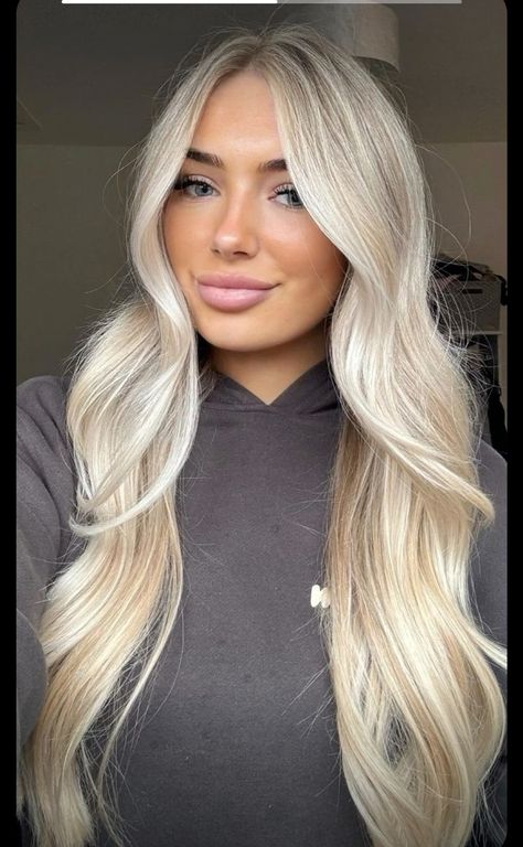 Bright Blonde Hair With Shadow Root, Warm Blonde Hair, Blonde Hair With Roots, Perfect Blonde Hair, Bright Blonde Hair, Wedding Hair Colors, Blonde Extensions, Summer Blonde Hair, Icy Blonde Hair