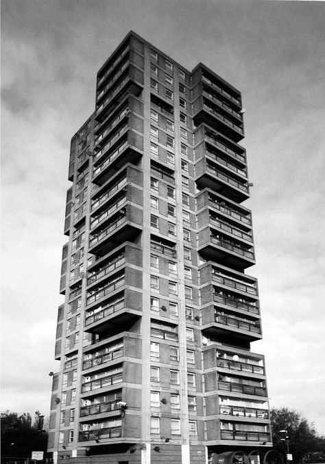 British Tower Blocks - SkyscraperCity - virtually a replica of the one I grew up in (DG) Graphic Essay, Moon Walking, 70s Architecture, British Houses, Council House, Brutalism Architecture, Tall Buildings, Tower Block, Lego Architecture