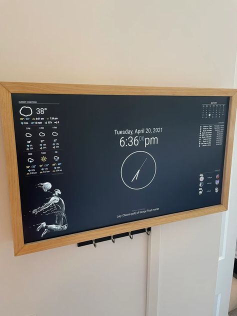 Smart Display With Real Time Updates - Etsy Smart Home Features, Smart Gadgets For Home, Display Screen Design, Wood Slice Ornament Ideas, Smart Home Office, Tech Home Office, Farm Hacks, Gadgets For Home, Trunk Or Treat Ideas