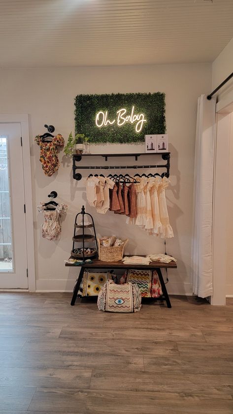 Baby Boutique Display Store Interiors, Baby Store Design, Baby Boutique Ideas, Baby Clothes Display, Small Boutique Decor, Baby Boutique Display, Childrens Boutique Ideas, Boutique Shelving, Small Boutique Interior Design