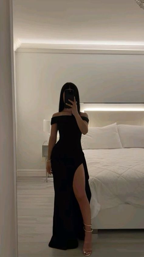 Dress For Ball, Mode Zara, All Black Dresses, Classy Prom Dresses, Stunning Prom Dresses, Black Dress Outfits, Prom Dress Inspiration, Cute Prom Dresses, Pretty Prom Dresses