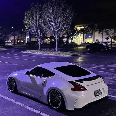 Nissan Z Cars, Logo Rose, Pimped Out Cars, Best Jdm Cars, Nissan Z, Nissan Cars, Street Racing Cars, Nissan 370z, Classy Cars