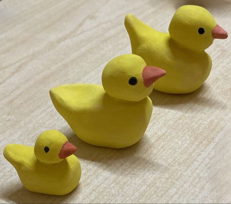 How To Make A Duck Out Of Clay, Easy Ceramic Animals, Ceramic Rubber Duck, Mini Clay Duck, Duck Sculpture Clay, Duck Clay Sculpture, Ceramic Ducks Pottery, Pinch Pot Sculptures, Duck Clay Art