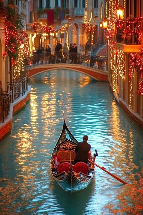 Share a romantic gondola ride through the canals of Venice with your loved one. Discover hidden corners, dine in intimate restaurants, and experience the timeless charm of this city as a couple. 🚤🌹🍝 #VeniceLove #CouplesGetaway #ItalyRomance Christmas In Venice Italy, Venice Christmas, Venice Gondola Ride, Venice Italy Photography, Venice Gondola, Grand Canal Venice, Gondola Ride, Venice Canals, Couple Travel