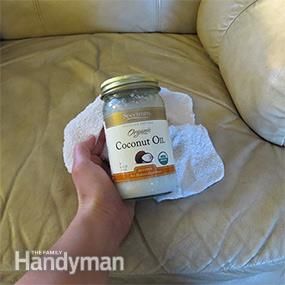 How To Clean Leather Furniture, Diy Leather Conditioner Furniture, Leather Stain Remover, Remove Ink From Leather, Leather Furniture Cleaner, Leather Cleaner Diy, Cleaning Leather Furniture, Cleaning Leather Couch, Leather Couch Repair