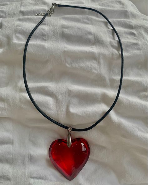 Red Heart Cord Necklace, Red Heart Jewelry Aesthetic, Chunky Red Heart Necklace, Resin Heart Necklace, Red Heart Necklace Aesthetic, Red Heart Clothes, Heart Necklace Aesthetic, Red Heart Choker, Vday Jewelry