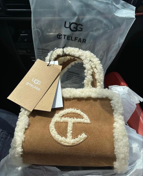 Ugg Purses, Ugg Bag, Girly Bags, Pink Girly Things, Luxury Purses, Girly Accessories, Fancy Bags, Pretty Bags, Cute Purses