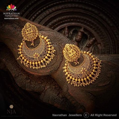 Traditional Gold Jewellery, Big Earrings Gold, Shilpa Reddy, Latest Earrings Design, Gold Jewelry Prom, Temple Jewellery Earrings, Wedding Jewelry Sets Bridal Jewellery, Bridal Jewellery Inspiration, Gold Temple Jewellery