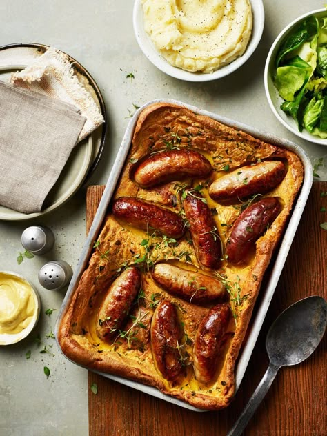 Toad-in-the-hole Toad In The Hole Recipe, Oven Bakes, Friday Recipes, Dogs Recipes, Easy Vegan Soup, Warm Soup Recipes, Sweet Potato Recipes Healthy, Toad In The Hole, Hot Dogs Recipes