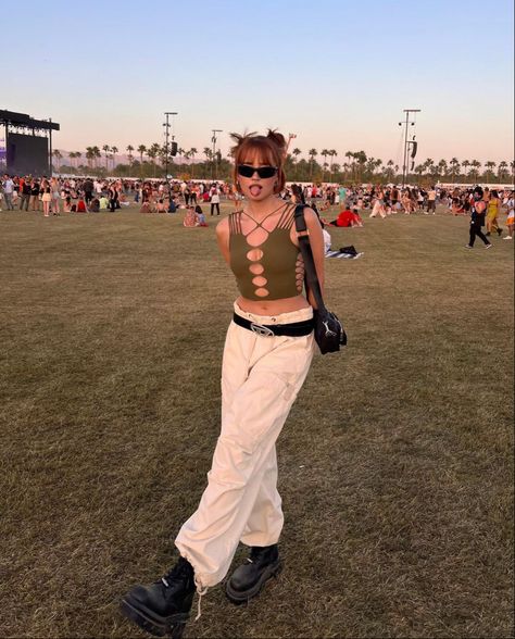 COACHELLA OUTFIT 2022 Parachute Pants Coachella, Cool Coachella Outfits, Boston Calling Festival Outfits, Coachella Outfit Pants, European Music Festival Outfit, Festival Outfits Alternative, Masc Coachella Outfit, 2024 Music Festival Outfits, Masc Festival Outfit