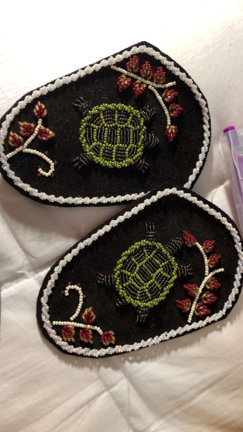 Haudenosaunee Beadwork, Haudenosaunee Art, Beaded Moccasins Pattern, Metis Beading, Iroquois Beadwork, Raised Beadwork, Moccasin Patterns, Beaded Turtle, Native Outfits