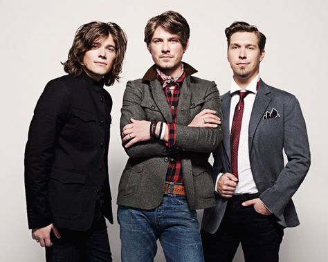 Yup make fun of me if you wish but even after all these years I still adore these 3 brothers! Hanson Brothers, Taylor Hanson, Pop Rock Bands, Concert Series, All Grown Up, Disney World Resorts, Guilty Pleasures, Music Tv, Featured Artist