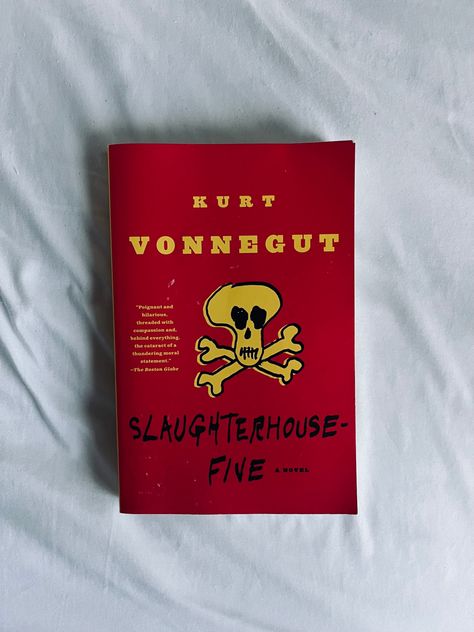 Kurt Vonnegut Slaughterhouse Five, Collage Fillers, Mental Diet, Slaughterhouse Five, Classic Literature Books, Fav Books, The Book Club, Kurt Vonnegut, Unread Books