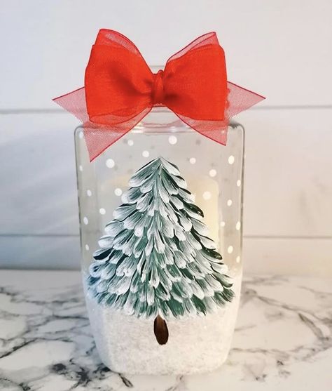 Painted Christmas Jars Diy, Glass Painting Christmas Ideas, Christmas Painted Bottles, Painted Glass Ideas, Christmas Jar Painting, Christmas Jar Painting Ideas, Christmas Glass Art, Xmas Glass Painting, Christmas Painted Glasses