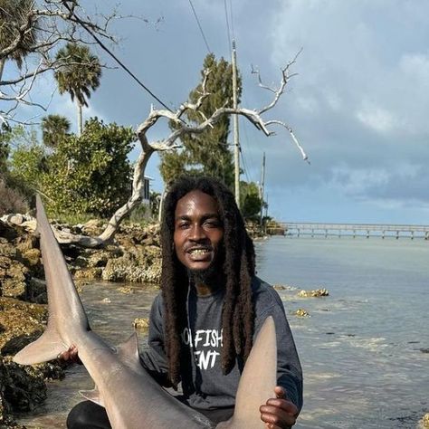 Blavity on Instagram: "A Florida man has become a viral sensation after catching a shark with his bare hands during his fishing trip. Rasheen Bailey’s stunning feat happened at Pine Island in Bokeelia, Florida.  Bailey’s company offers people a chance to come along for a fishing trip. Bailey describes himself as “a kid from the hood that has started a social media account to document and share his life of fishing and building.”   Learn more about Bailey's passion for fishing with the link in our bio!" Bokeelia Florida, Fishing Florida, Florida Fishing, Man Fishing, Bare Hands, Florida Man, Pine Island, Fish Man, Fallout 4