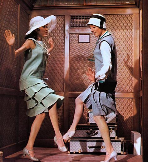 Thoroughly Modern Millie -Dancing the elevator down Millie Dancing, Julia Andrews, 20s Glamour, Dance Sequence, Thoroughly Modern Millie, Annie Jr, Mary Poppins 1964, Movie Musicals, Julie London