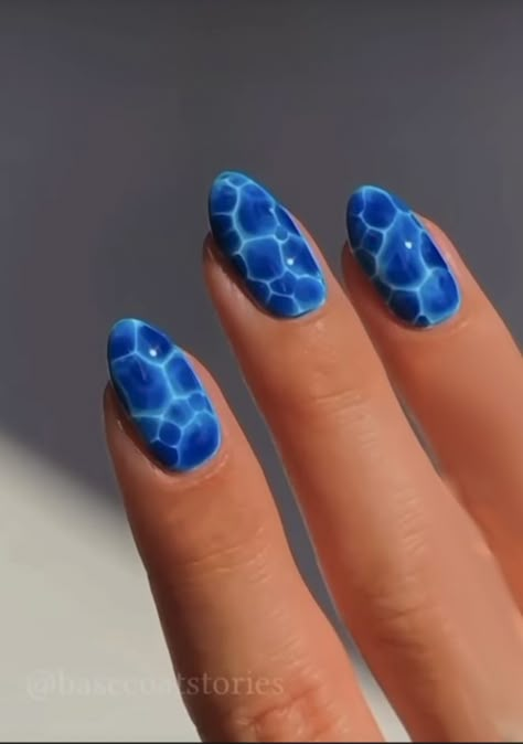 Wave Nails Design Simple, Pool Water Nails Design, Water Blue Nails, Water Design Nails, Swimming Pool Nails, 2 Colour Nails, Pool Nails Designs, Nail Art Waves, Shlack Nails