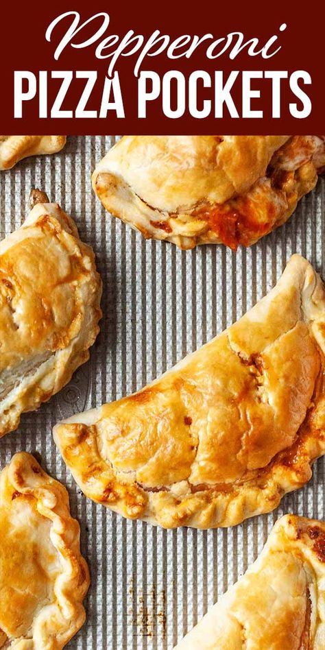 Pizza Pockets Recipe, Pie Crust Pizza, Easy Empanadas Recipe, Hot Pocket Recipes, Homemade Hot Pockets, Pockets Recipe, Hand Pies Savory, Pizza Pepperoni, Hand Pie Recipes