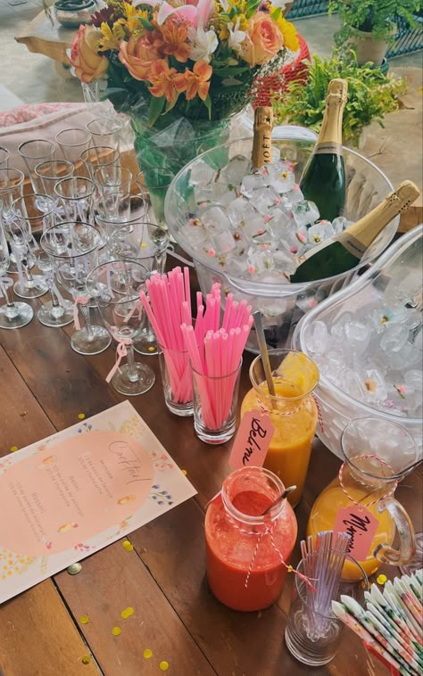 brunch drinks inspo mimosa bar Floral Mimosa Bar, Disco Mimosa Bar, Mimosa Bar Aesthetic, Pink Mimosa Bar, Mimosa Bar Bachelorette Party, Mimosa Bar Bridal Shower Ideas, Virgin Mimosa Bar, Mimosa Bridal Shower Ideas, Brunch Theme Party