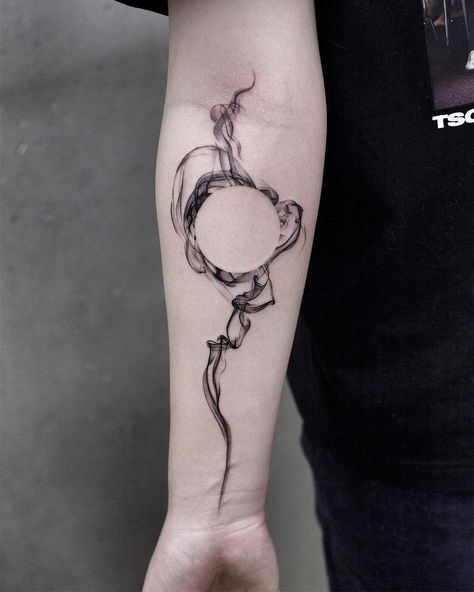 Smoke tattoo Circle Tattoos, Circle Tattoo, Muster Tattoos, 1 Tattoo, Full Sleeve Tattoos, Henna Tattoo Designs, 문신 디자인, Abstract Tattoo, Half Sleeve Tattoo