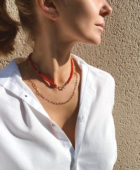 L’Essenziale Jewelry en Instagram: “Red lipstick or red necklace? 💄This red coral necklace is so versatile - perfect for a party or office outfit 👗” Red Necklace Outfit, Beaded Necklace Outfit, Leaf Earrings Gold, Red Bamboo, Lavender Opal, Red Beaded Necklaces, Natural Pearl Necklace, Red Coral Necklace, Earrings Golden