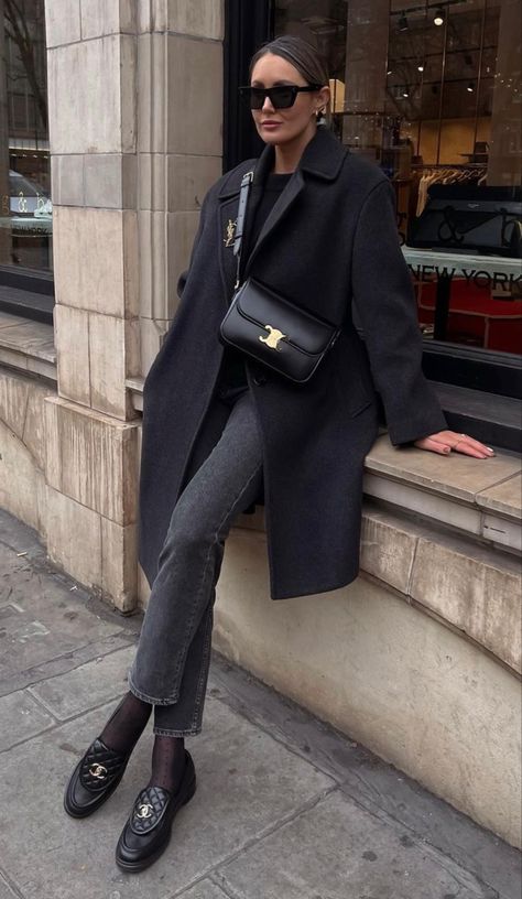 Outfit London, London Style, Winter Fashion Outfits Casual, Outfit Chic, Mode Casual, February 13, Suede Coat, Looks Street Style, Stylish Work Outfits