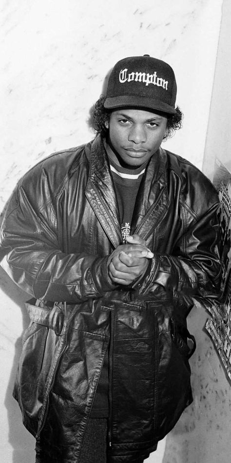 Eazy E Wallpaper Eazy E Wallpaper, Tupac Photos, Old School Pictures, E Wallpaper, 90s Rappers Aesthetic, 2pac Videos, 90s Rappers, Eazy E, Estilo Cholo