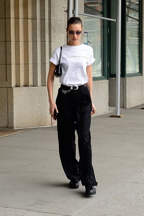 Bella Hadid Street Style, Apartment In New York, Bella Hadid Outfits, Bella Hadid Style, Hadid Style, Clothes Outfits, Nova York, Street Style Summer, April 26