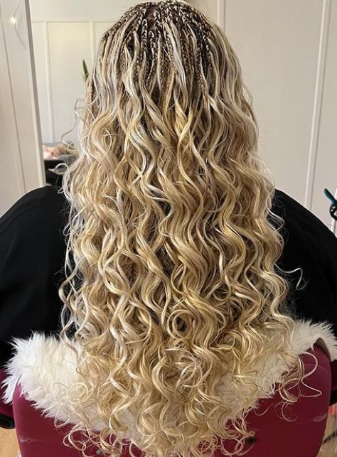 Golden Blonde Micro Braids Blonde Human Hair Braids, Blond Micro Braids, Golden Blonde Braids, Blonde Micro Braids, Curly Micro Braids, Blonde Box Braids Hairstyles, Braids Hairstyles Ideas, Unnatural Hair Color, Micro Braids Hairstyles