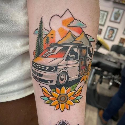 Vw tattoo Campervan Tattoo, Tattoo Berge, Vw Tattoo, Van Tattoo, T5 Camper, Transporter T5, Cool Vans, Traditional Tattoos, Vw Campervan