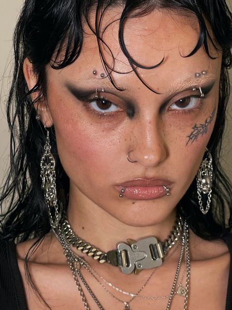 Peter Pan Kostüm, Cyberpunk Makeup, Going Out Makeup, Punk Makeup, Alt Makeup, Rave Makeup, Alternative Makeup, Dope Makeup, Edgy Makeup