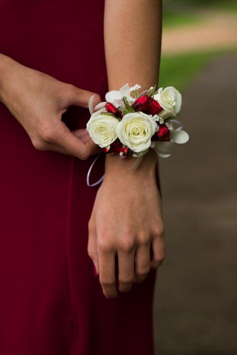 Red Wedding Color Schemes, Wrist Corsage Wedding, Summer Wedding Shoes, Wedding Eyes, Bridesmaid Pictures, Wedding Colors Red, Wedding Gowns Online, Burgundy Bridesmaid, Wedding Red