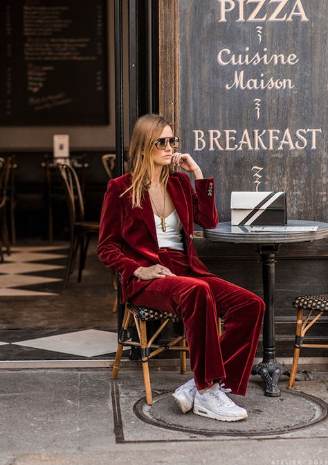 Red Velvet Suit, Velvet Suit, Italy Outfits, Cooler Look, Looks Street Style, Autumn Outfits, Spring Fashion Trends, Looks Style, Mode Inspiration