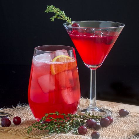 Cranberry Thyme Cocktails can be made either with vodka or gin and martini style or on the rocks. Grapefruit Martini, Cranberry Simple Syrup, After Dinner Cocktails, Classic Gin Cocktails, Christmas Martini, Merry Berry, Delicious Thanksgiving, I'm Bored, Christmas Cocktails