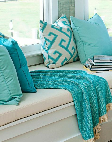 Blue And Green Living Room, Turquoise Cottage, Sunbrella Pillows, Teal Decor, Teal Bedroom, Window Seats, Bantal Sofa, Coastal Bedrooms, Décor Boho