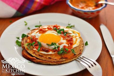 Empalmes recipe norteños estilo Monterrey Mexican Breakfast Dishes, Gorditas Recipe, Authentic Mexican Food, Frijoles Refritos, Plats Healthy, Mexican Breakfast Recipes, Mexican Breakfast, Mexican Dessert, Authentic Mexican