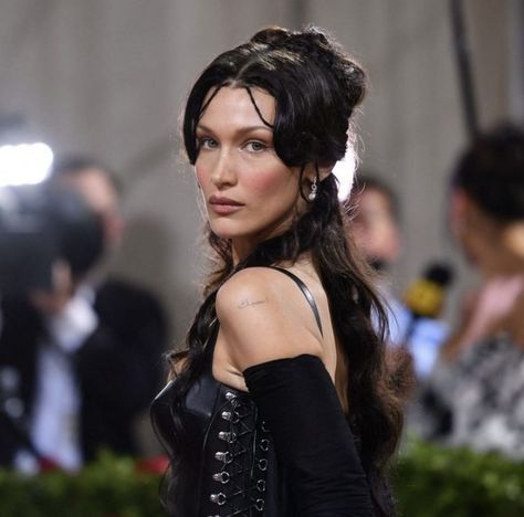 Retro Inspired Hair, Braid Inspiration, Black Ball Gown, Bella Hadid Outfits, Small Braids, The Met Gala, Night Cap, High Ponytails, Celebrity Makeup