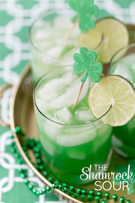 Green Cocktails, Sant Patrick, St Patricks Day Drinks, Irish Drinks, Fete Saint Patrick, Drinks Ideas, Irish Luck, St Patricks Day Food, Irish Food