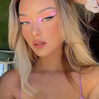 @romaneinnc • Instagram photos and videos Hawaiian Makeup, Insta Baddie Makeup, Eyeliner Glitter, Pink Eyeshadow Look, Pink Eye Makeup, Bright Makeup, Make Up Inspiration, Face Art Makeup, Pink Eye