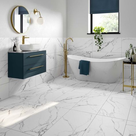 Blue Bathroom Ideas Decoration, Blue Bathroom Inspiration, Blue And White Bathroom Ideas, Ensuite Bathroom Layout, White Marble Tile Bathroom, White Bathroom Inspiration, Blue Bathroom Paint, Blue And White Bathroom, Blue Bathroom Walls